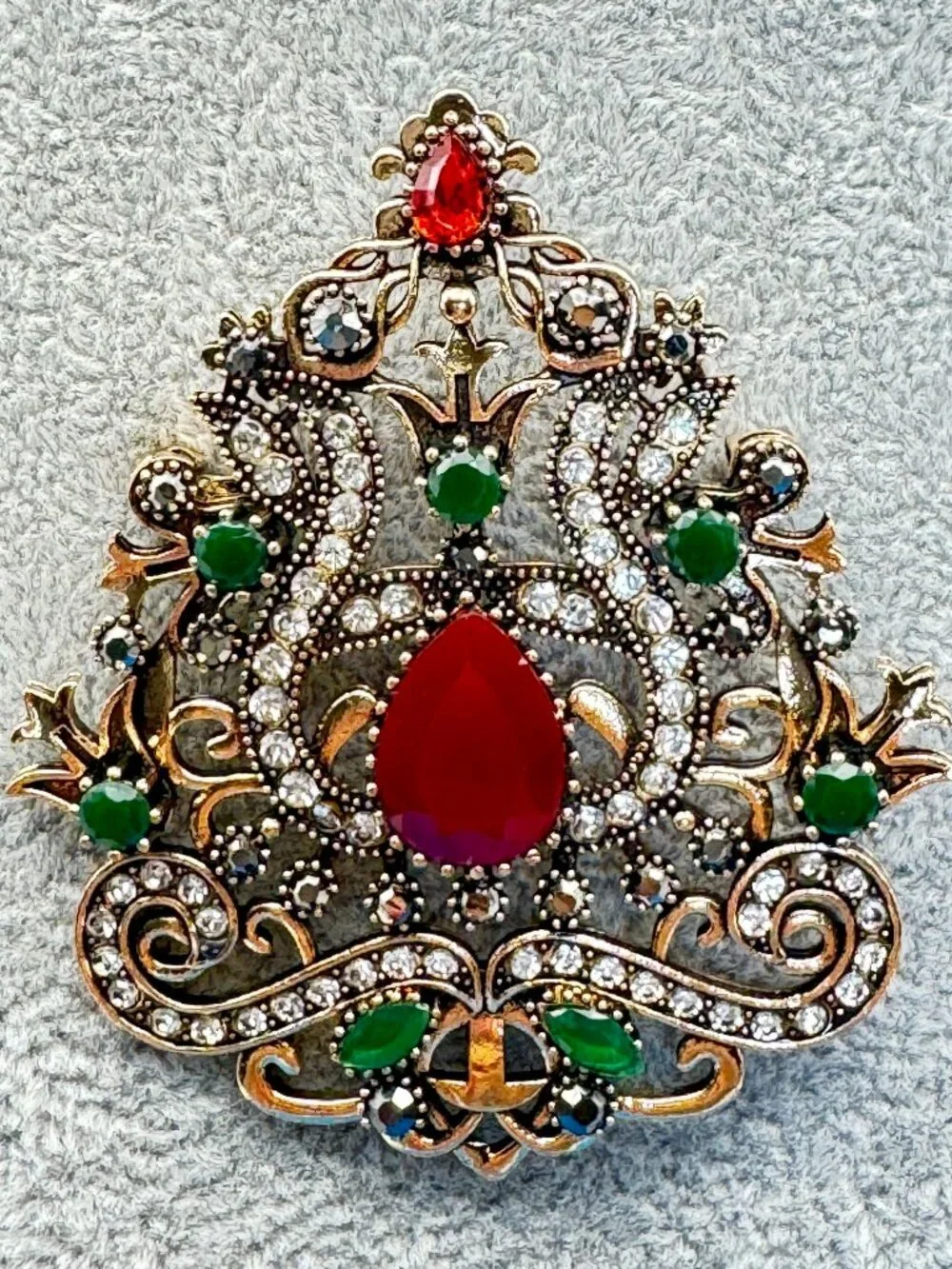 Ornate Shield Brooch Pin Red Green Clear Rhinestones Gold Tone Filigree
